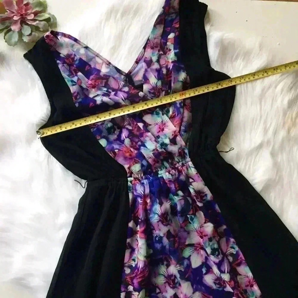 Express V-Neck Chiffon Floral Panel Dress - Picture 7 of 7